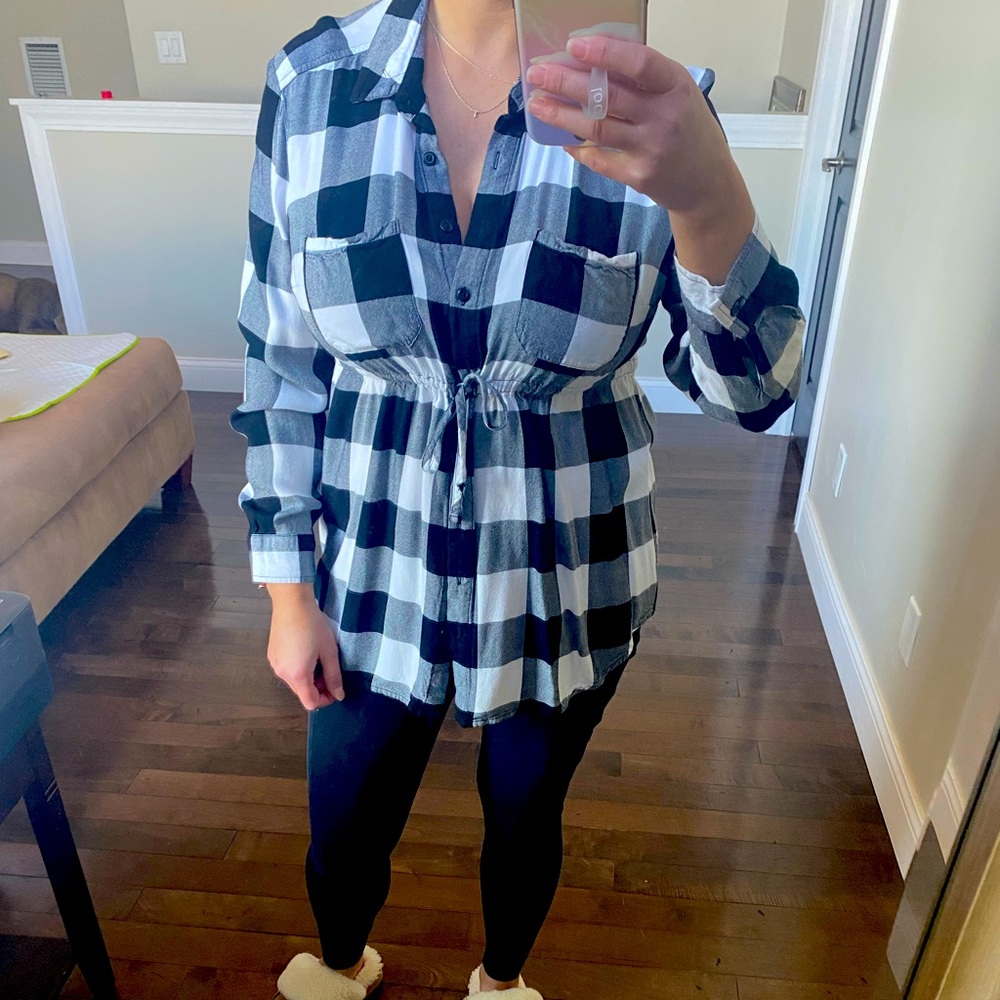 Adorable maternity top! Walmart maternity size small
